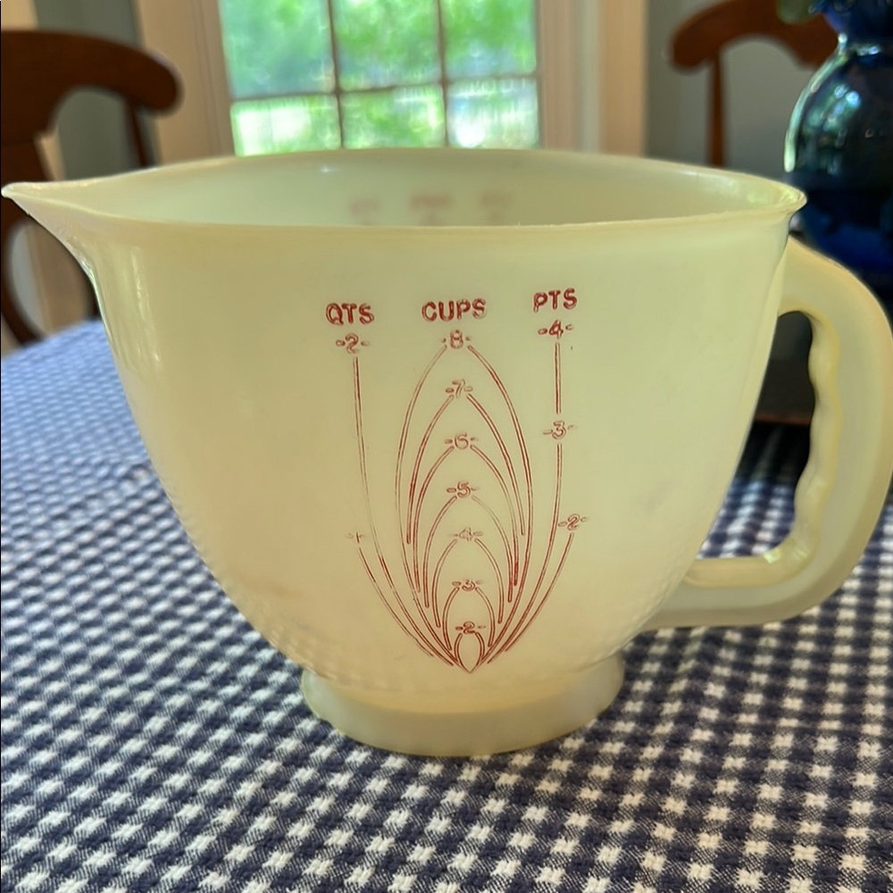 Vintage Tupperware 8 cup Measuring Cup